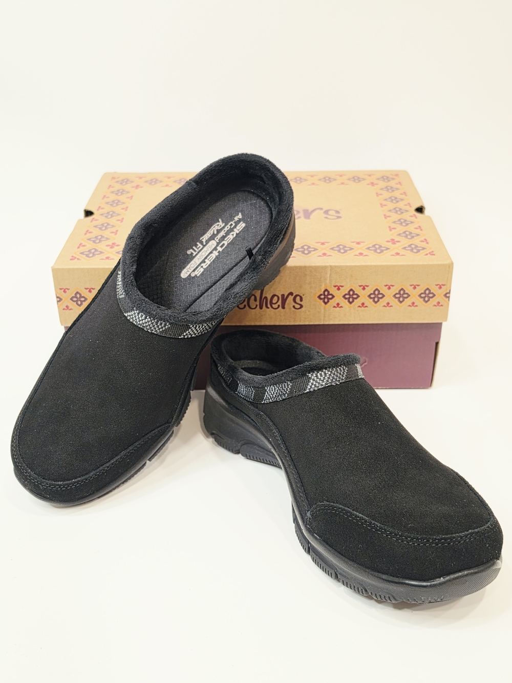 Skechers Easy Going Suede Trimmed Clogs -Seasonal Grace Black